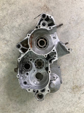 Load image into Gallery viewer, 1997 KAWASAKI KX125 RIGHT CRANKCASE HALF 14001-1248
