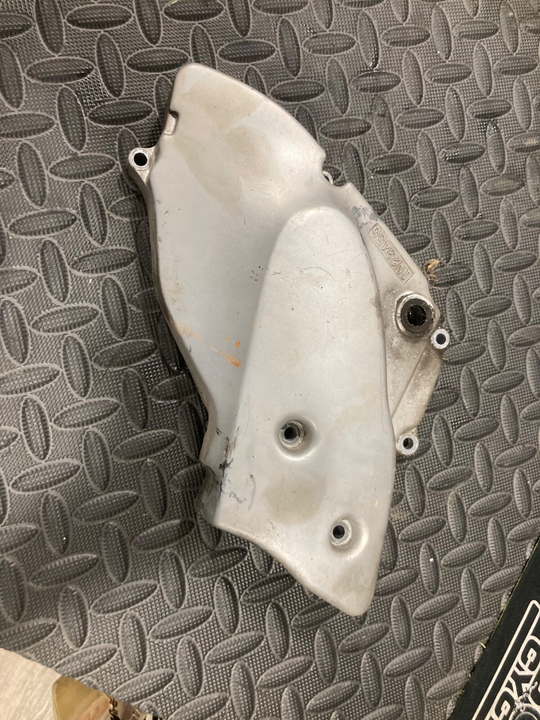 YAMAHA 92-98 SECA II 600 92-95 XJ600S SPROCKET COVER 4BR-15411-01-00 R5.BX25