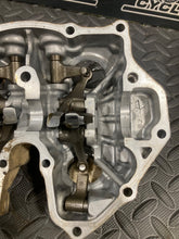 Load image into Gallery viewer, TRX 400EX HONDA 2005 TRX 400EX 2005 ROCKER ARM ASSEMBLY HEAD COVER
