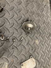Load image into Gallery viewer, 2003 SUZUKI RM85 RM85L OEM K3 ENGINE POWER VALVE GOVERNOR ASSEMBLY 11250-03B00
