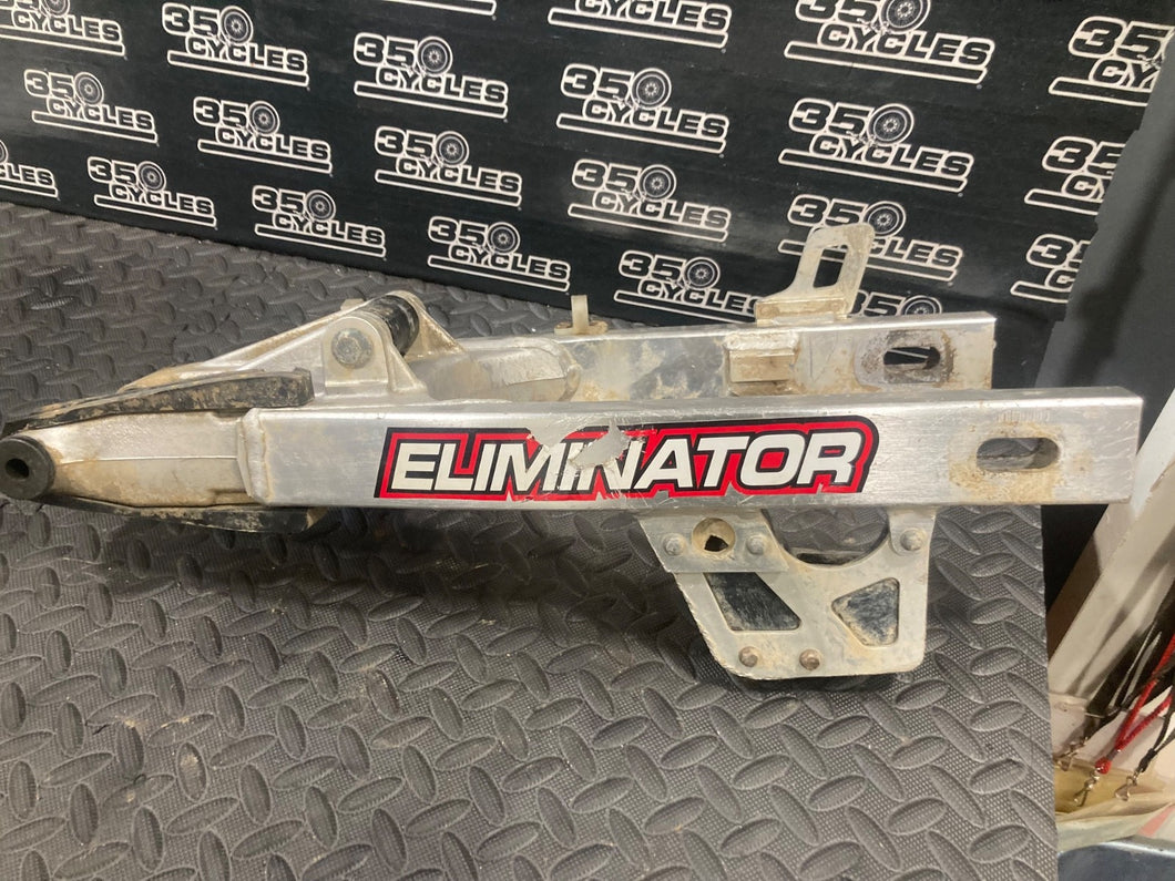 02-23 SUZUKI RM 85 RM 85L OEM PIVOT swing arm  SWINGARM SHAFT 61211-02B40
