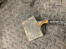 Load image into Gallery viewer, 1988 YAMAHA YFM350 X WARRIOR OEM CDI UNIT  2XK-85540-20-00  ECU, ECM, BRAIN

