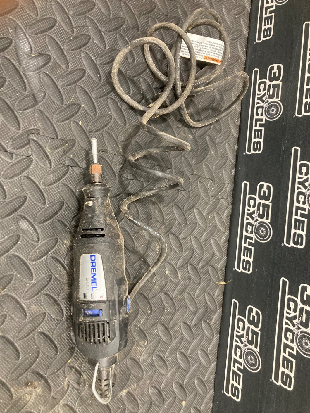 Dremel 200 Series 200-1/15, Two Speed Rotary Tool w/ 15 Accessories - l