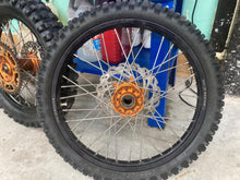 Load image into Gallery viewer, 2007 KTM 250XCF 250 350 450 EXC-F XC-F SXF Front Rear Wheel Hub Set 21/18

