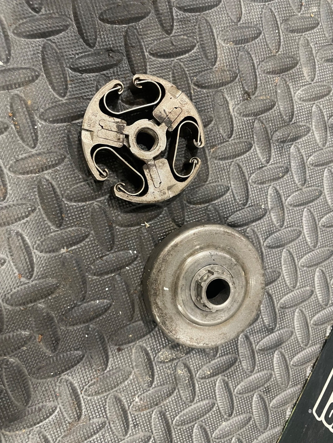 Genuine Husqvarna 365 371 385 390XP 372XP  2071 2171 Clutch 503744401