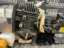 Load image into Gallery viewer, Homelite Chainsaw 42cc FOR PARTS LOW COMP UT1054
