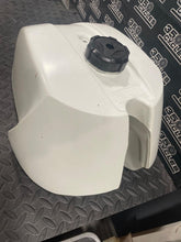 Load image into Gallery viewer, Acerbis Italian oversized Yamaha gas tank fuel petrol XT500
