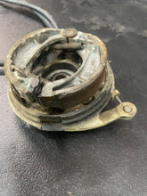 Load image into Gallery viewer, 2001 - 2013 HONDA XR100 R CRF100 OEM FRONT BRAKE  PANEL SHOE SET ARM NEEDS SHOES
