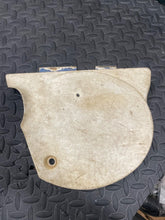 Load image into Gallery viewer, Yamaha XT500 White Right Hand Side Cover 4-047

