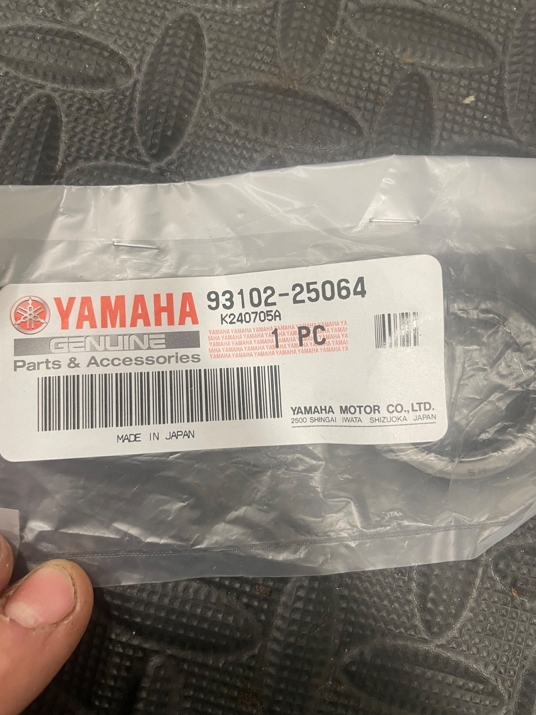 NOS OEM NIP Yamaha 93102-25064 Oil Seal
