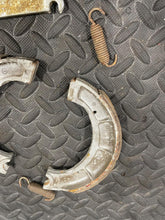 Load image into Gallery viewer, for Yamaha XT500 1976-1979 1980-1989 Rear Brake Shoes
