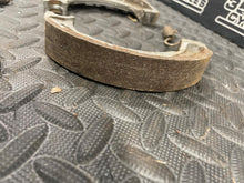 Load image into Gallery viewer, for Yamaha XT500 1976-1979 1980-1989 Rear Brake Shoes
