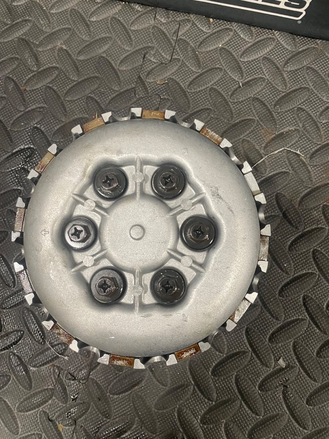 OEM 1980 YAMAHA TT500 CLUTCH BASKET INNER HUB BOSS PRESSURE PLATE DISCS KIT