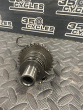Load image into Gallery viewer, 1980 Yamaha XT500 XT 500 kicker gear shaft assembly
